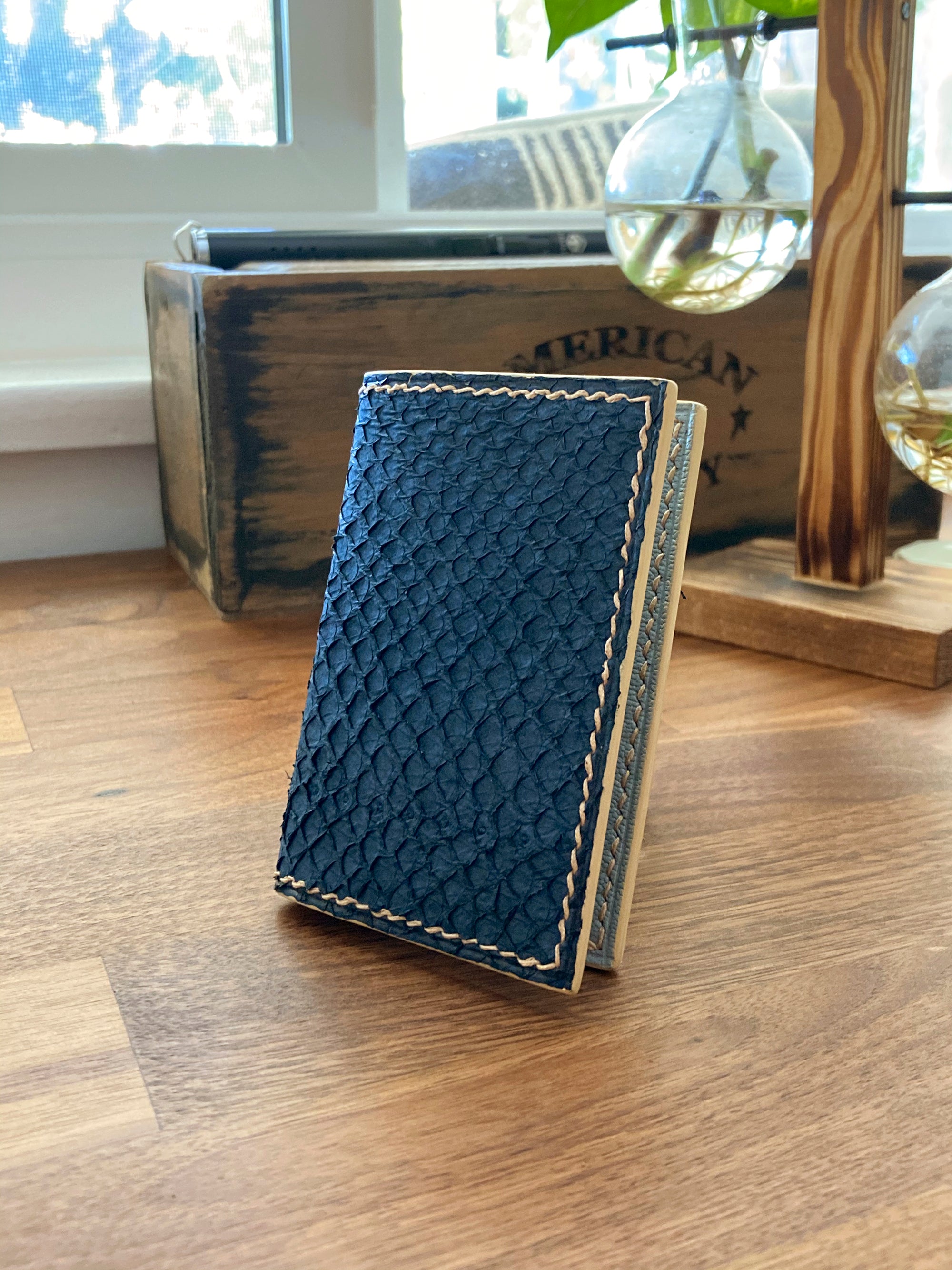 Blue salmon bifold fish leather card wallet –